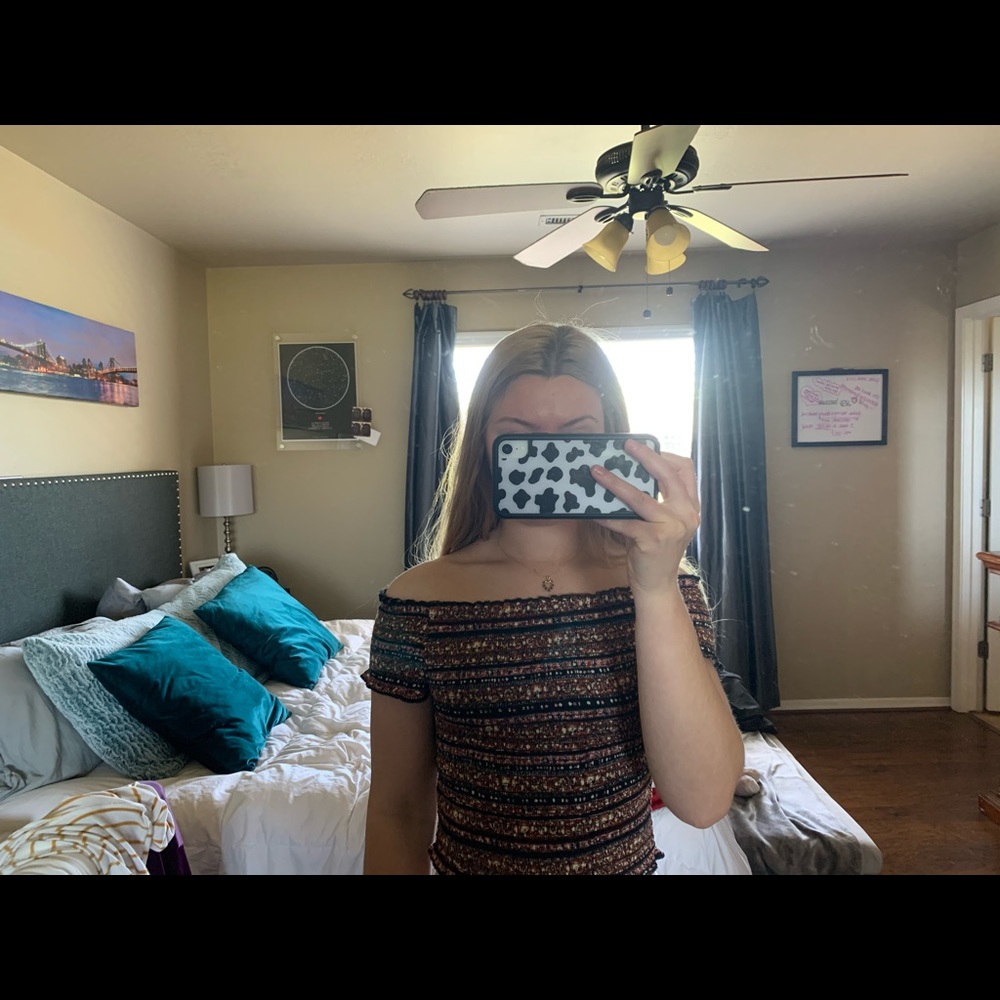 off the shoulder stretchy crop top !